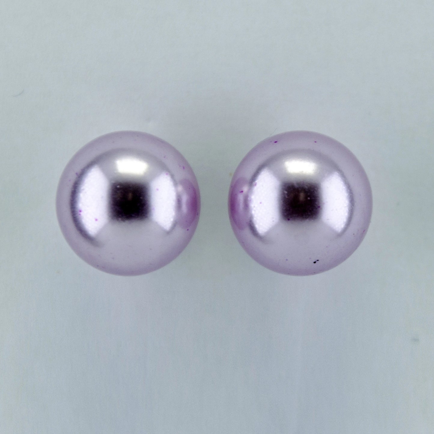 Rhodium Plated Shimmering Pearl Stud Earrings - light Purple
