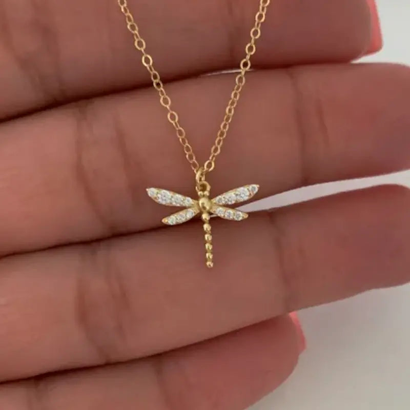 Exquisite And Stylish Dragonfly Pendant Necklace