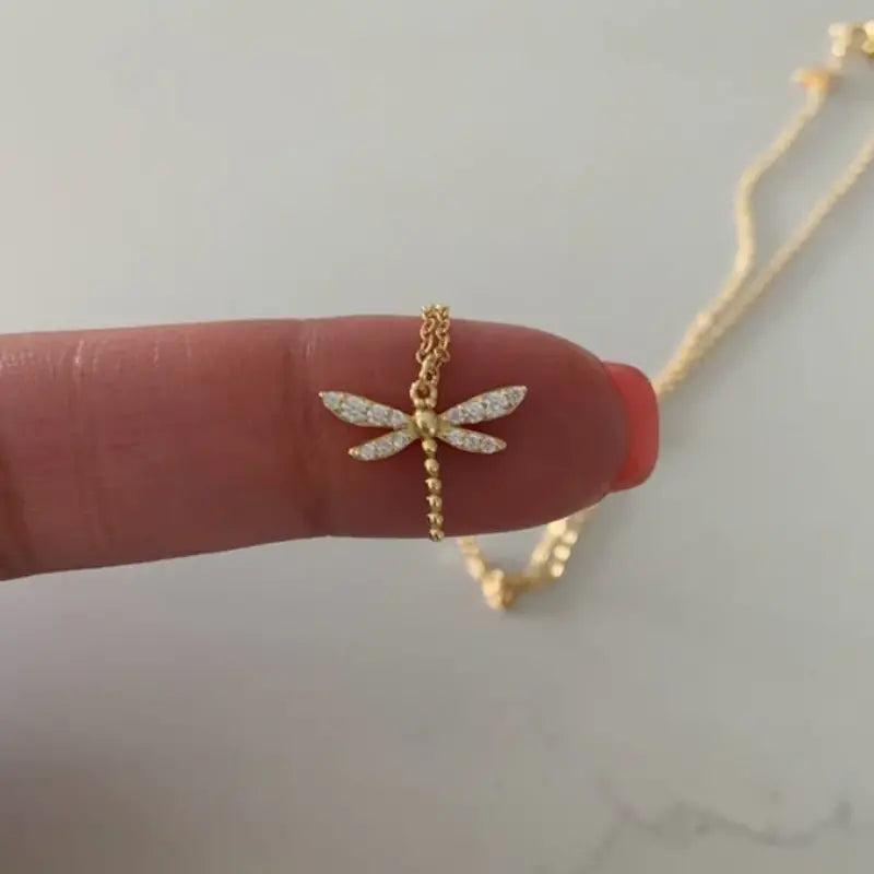 Exquisite And Stylish Dragonfly Pendant Necklace