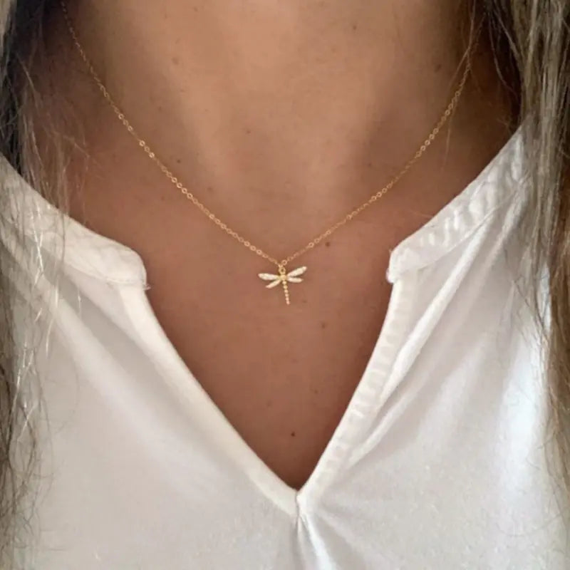 Exquisite And Stylish Dragonfly Pendant Necklace